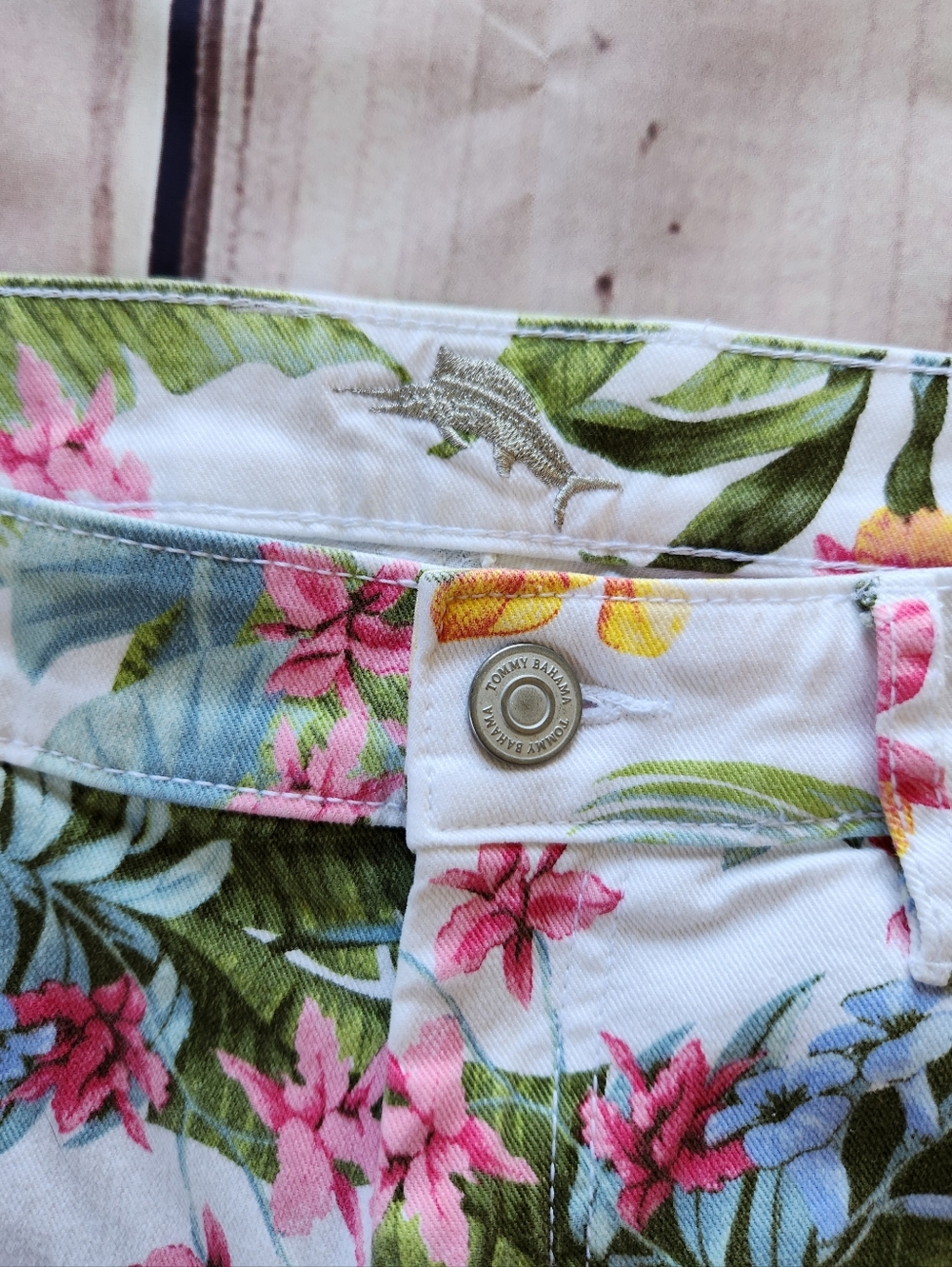 Tommy Bahama "Skinny Ankle" Tropical Floral Mid Rise Jean White, Women's Size 31 - Picture 6 of 12